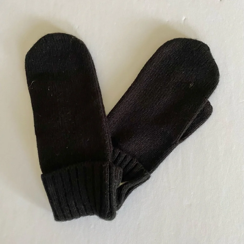 kate spade TAXI mittens and earrings gift set